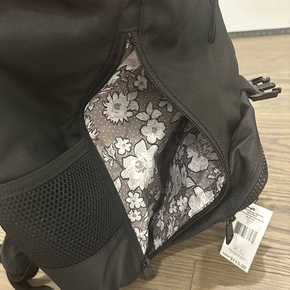 Vera Bradley Daytripper Backpack NWT - Picture 9 of 16
